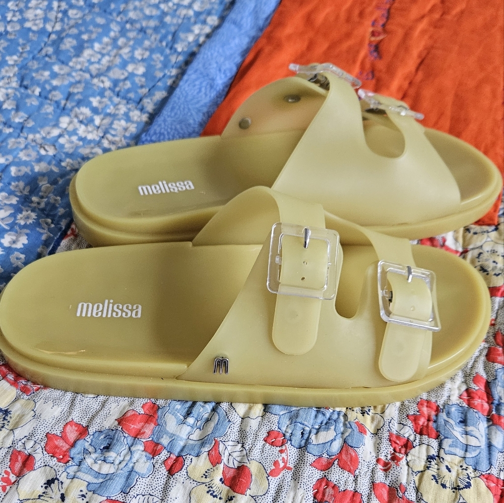 Melissa yellow size 6 jelly flip flops - Picture 2 of 6